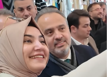 BİZİMKİSİ BİR AŞK HİKAYESİ